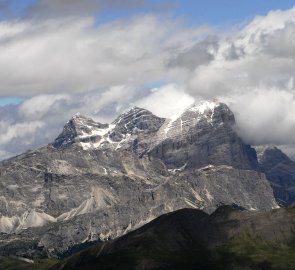 Pohled z ferraty Delle Trincee na skupinu Tofan