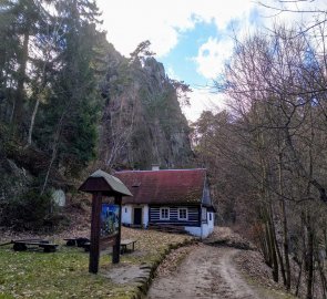 Cesta od Pantheonu směrem k Frýdštejnu