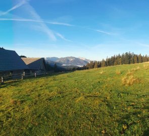 Salaše Sohlenalm, v pozadí Hochschwab