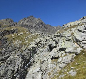 Sestup od jezera Gartlsee k chatě Hochschober Hütte