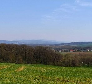 Krásné výhledy od Hranické propasti na Beskydy