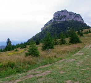 Pohled ze sedla Medzirozsutce na Malý Rozsutec 1 343 m n. m.