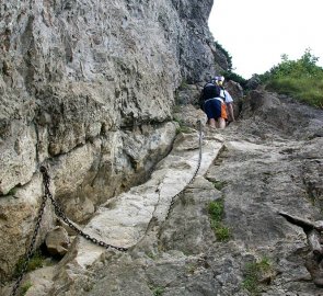 Řetězy těsně pod vrcholem Malého Rozsutce