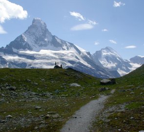 Na náhorní plošině, již jdeme směrem zpět k Zermattu - zde pohled zpět na Matterhorn