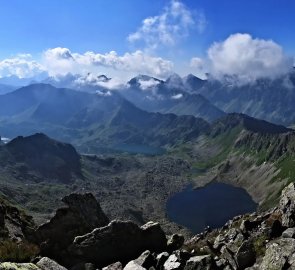 Panorama Tater ze stezky Orla Perć - vrchol vpravo je Kriváň