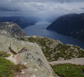 Výhled na Lysefjord z Preikestolenu