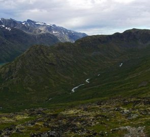 Náhorní plošina nad jezerem Gjende v národním parku Jotunheimen - Bessegen