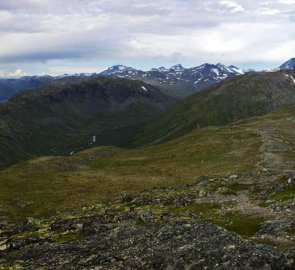 Náhorní plošina nad jezerem Gjende v národním parku Jotunheimen - Bessegen