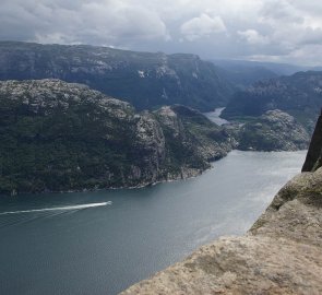 Výhled na Lysefjord z Preikestolenu