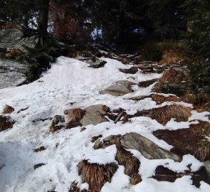 Steep descent from Výrovka