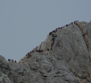 Hřeben k vrcholu Triglav - v sezóně je to masakr