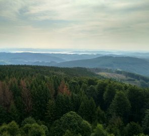 Pohled z rozhledny na Kelčském Javorníku