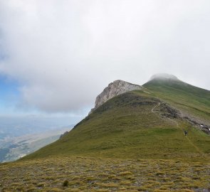 Poprvé mraky opustili vrchol, až těsně před naším příchodem