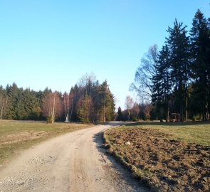 Polní cesta k ruině kostela sv. Mikuláše