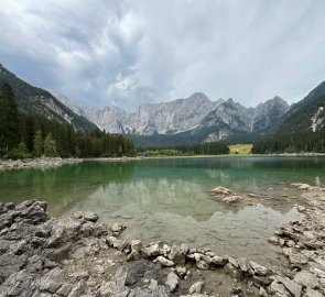 Jezero Lago di Superiore a masiv hory Mangart