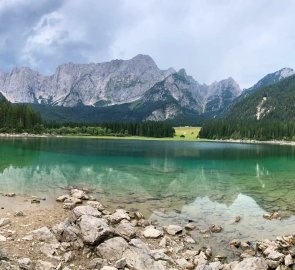 Jezero Lago di Superiore a masiv hory Mangart