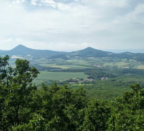 Pohled na Milešovku a Kletečnou