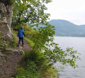 Stezka nad jezerem Traunsee