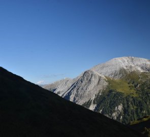 Na cestě k chatě Franz-Fischer-Hütte nás stále provázela hora Weißeck