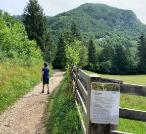 The path from the car park to the gorge