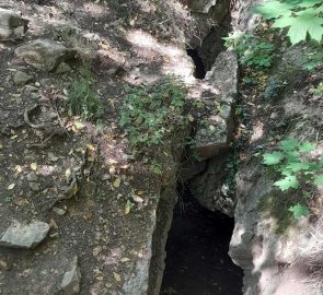 Entrance to the Švédský stůl cave