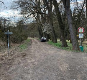 The beginning of the dirt road