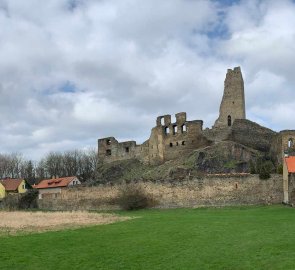 A well-known view of the ruins of Okoř Castle