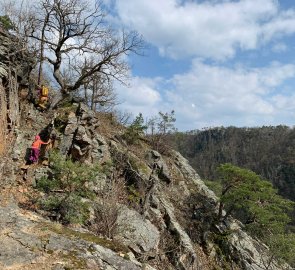 Climbing up the rocks to Levnov Castle