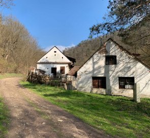 The path around the former Ketkovice mill