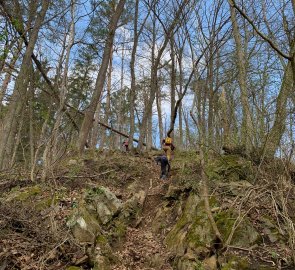 The beginning of the climb to the ruins of Levnov Castle