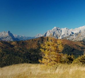 Lahnerleiten Spitze, Reichenstein a Gesäuse z hřebene hory Zeiritzkampel