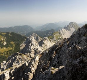 Pohled z hory Hochstuhl na horu Geisberg