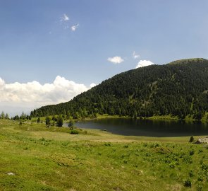 Jezero Grosser Winterleiten See a hora Schlosser Kogel