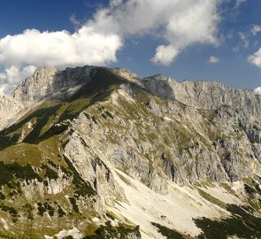 Pohled na hřeben Kalte Mauer z hřebene hory Hochblaser