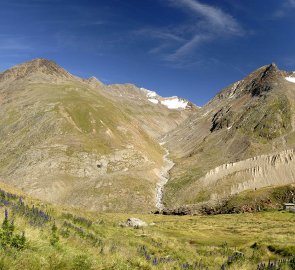 Pohled na horu Mutmal Spitze 3 528 m n. m. od chaty Martin Busch Hütte