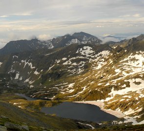 View from the top of Gr. Knallstein to the Weissen See and Ahorn See lakes in the Schladming Tauern