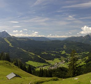 Pohled na hřeben Gosaukamm a Dachstein během sestupu