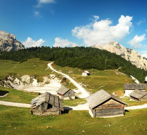 Salaše Fodara Vedla v Národním parku  Fanes-Sennes-Braies