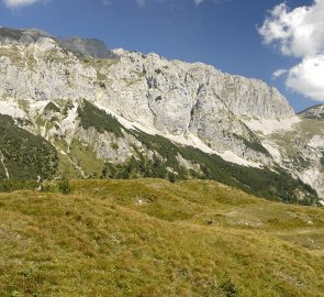 Salaš Hasenwilzing H., v pozadí hřeben Kalte Mauer