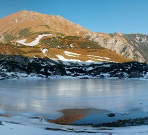 Jezero Krumpen See, v pozadí Vordernberger Zinken