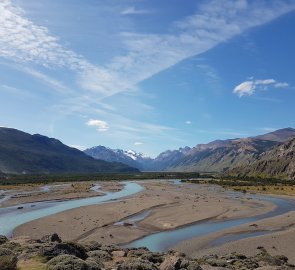 Rio de las Vueltas v nádrodním parku Los Glaciares