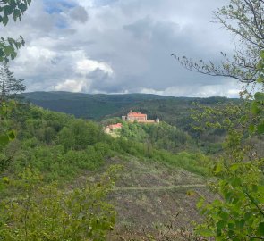 Druhý výhled na hrad Pernštejn