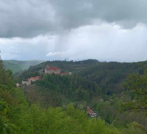 Výhled na hrad Pernštejn