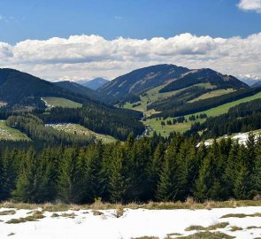 View of the mountain valley between the Sommeralm and the Teichalm