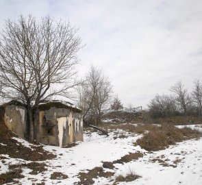 Pozůstatek opěvnění z doby před 2. světovou válkou těsně pod vyhlídkou