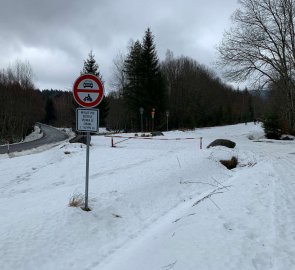 Turn off the road towards Poledník