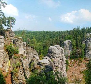 Panoramatický pohled na Prachovské skály