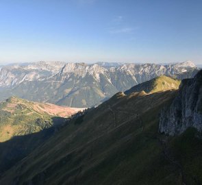 Back view of the trail and the eastern part of the Hochschwab