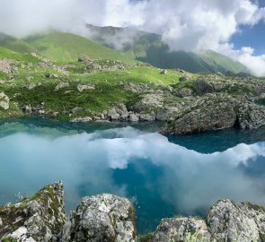 One of the lakes along the way - Blue lake