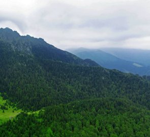 Pohled z vrcholu Malého Rozsutce na Velký Rozsutec 1 609 m n. m.